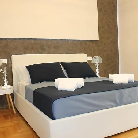 ゲストハウス Little Rose Haven ローマ