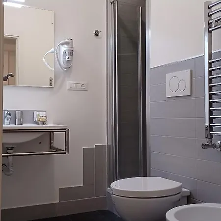 Little Rose Haven ゲストハウス 4*